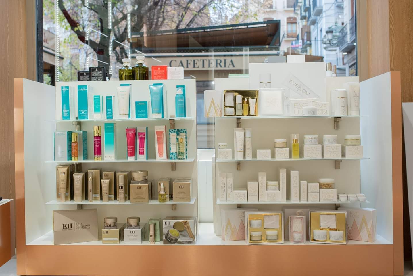 Beauty The Shop II · Retail, Granada — imagen 4