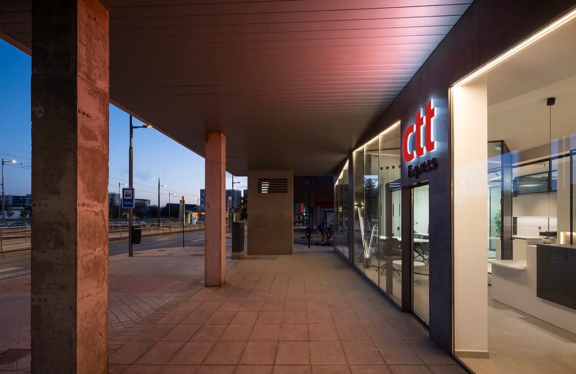CTT Express Fachada · Oficinas, Granada — imagen 2